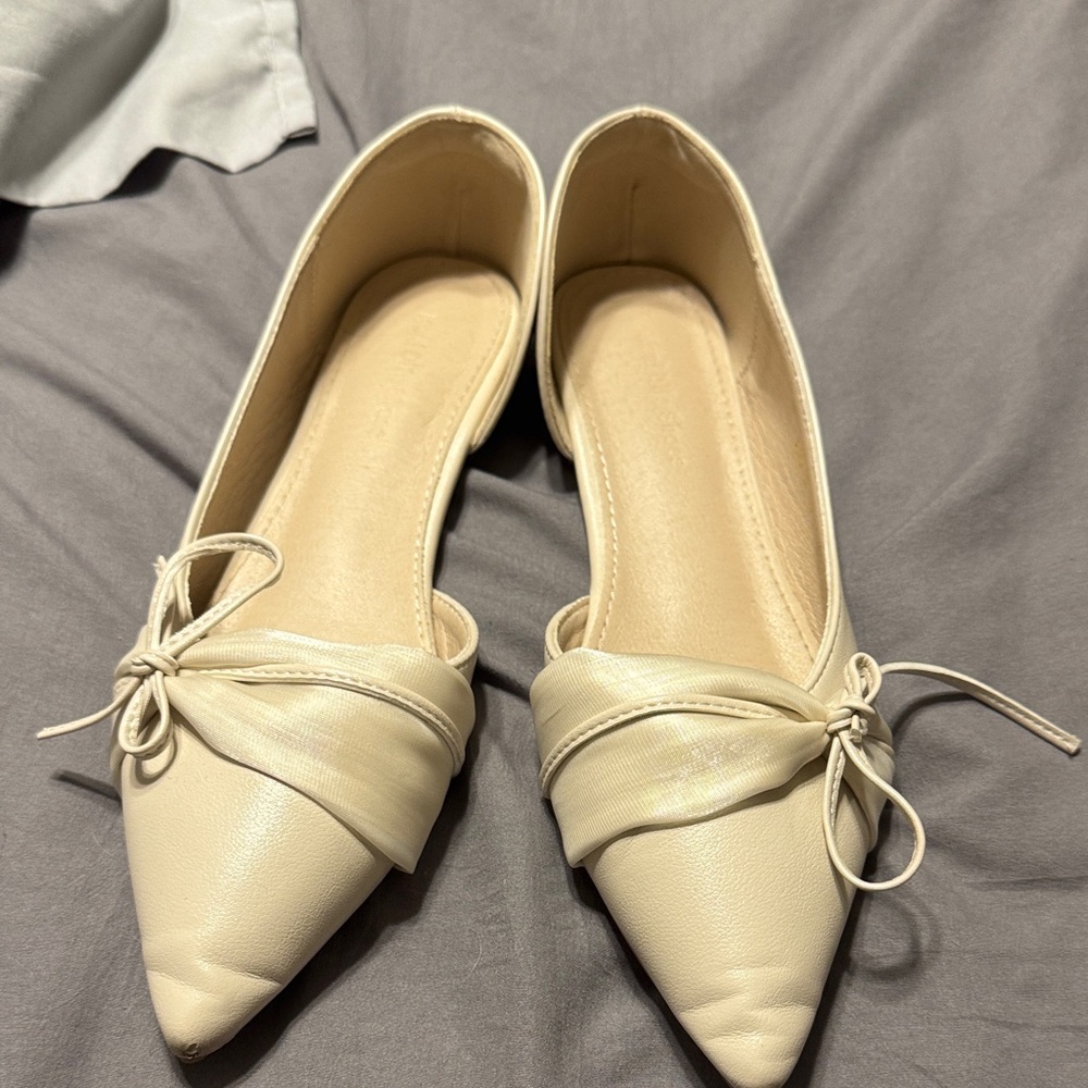 Elegant Cream Women's Flats